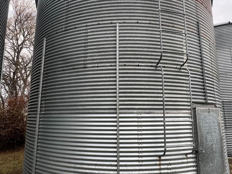 lot-24.-3,250-bu.-columbian-grain-bin-to-be-moved-(bin-2)-image-8