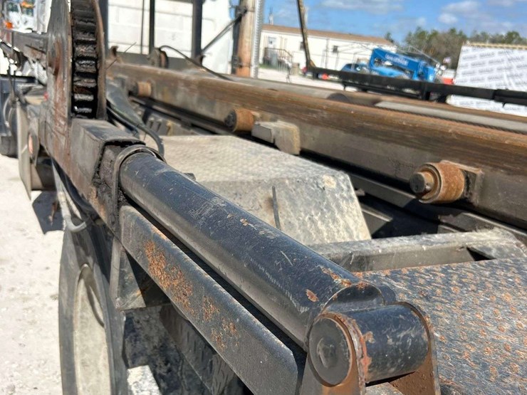 2001-mack-rd688s-image-25