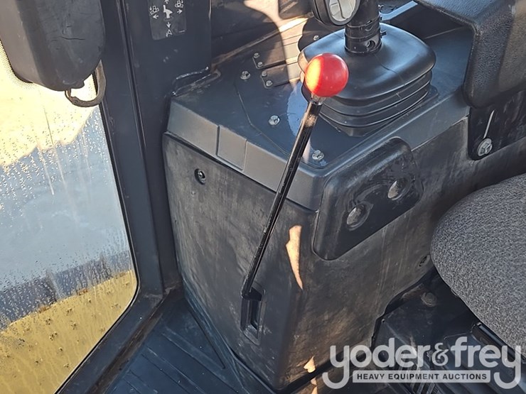 2018-deere-700k-image-93