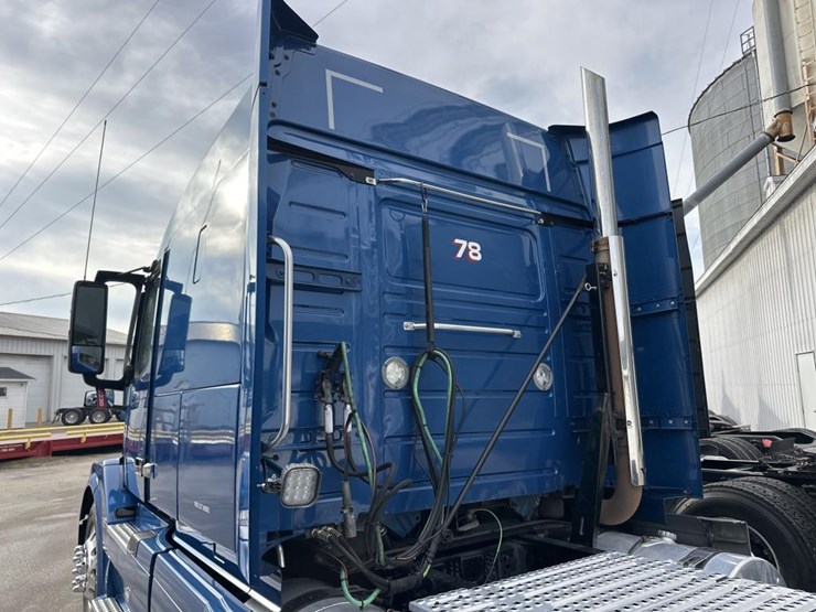 2018-volvo-10-image-12