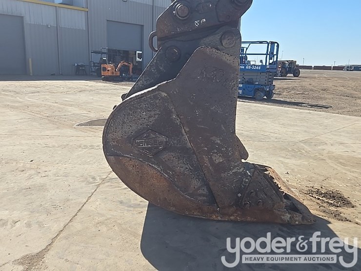 2013-komatsu-pc490-lc-10-image-9