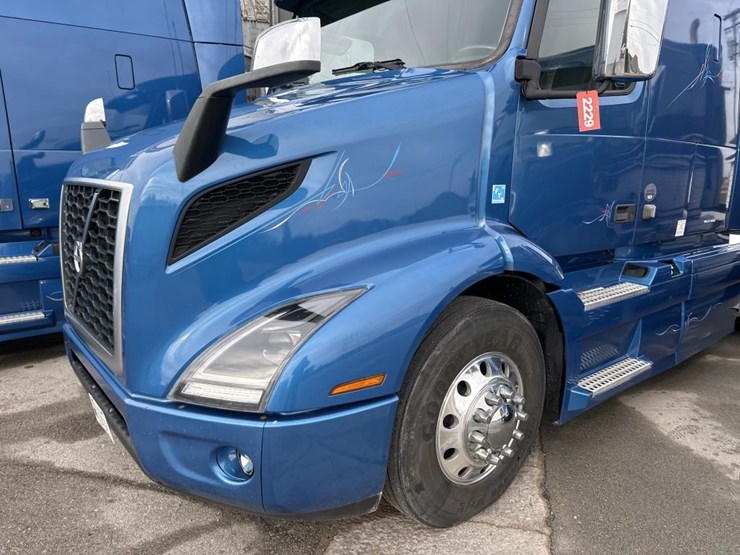 2019-volvo-10-image-9