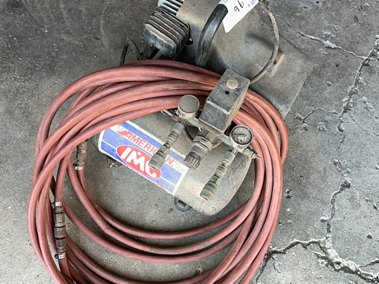 portable-carry-along-type-air-compressor-with-hose-image-8