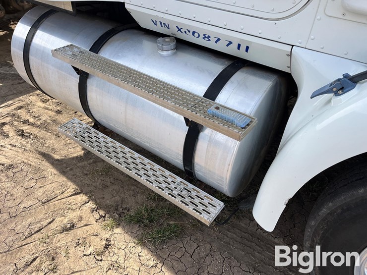 1999-international-9400-eagle-image-17