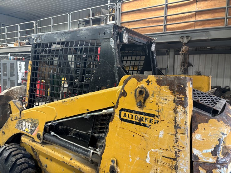 2013-caterpillar-226b3-image-9