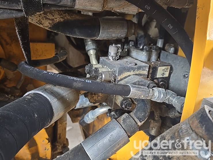 2014-volvo-l150h-image-44