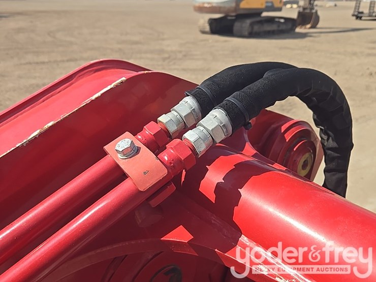 2023-takeuchi-tl12v2-image-40