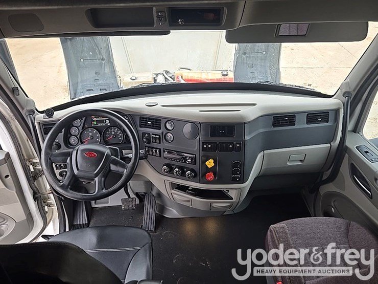 2019-peterbilt-579-image-74