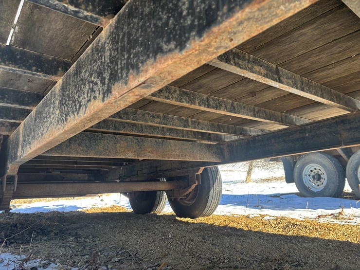 #2272-•-b-&-b-26'-equipment-trailer-image-32