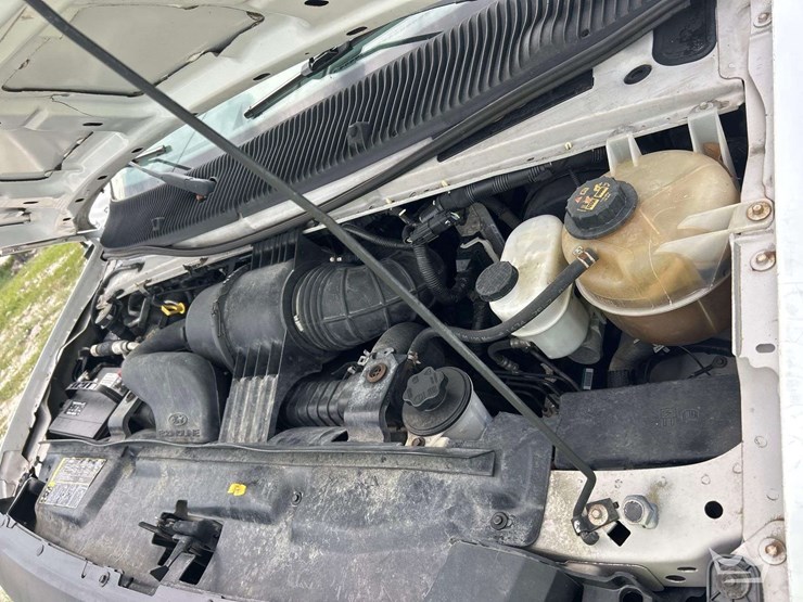 2014-ford-cargo-image-7