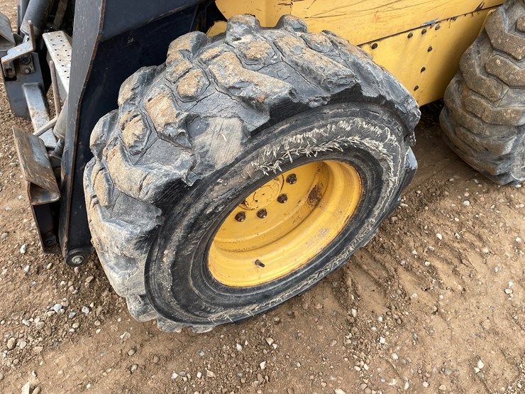 #1027-•-new-holland-lx985-skid-steer-image-9