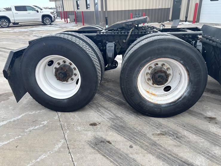 2018-freightliner-cascadia-126-image-69