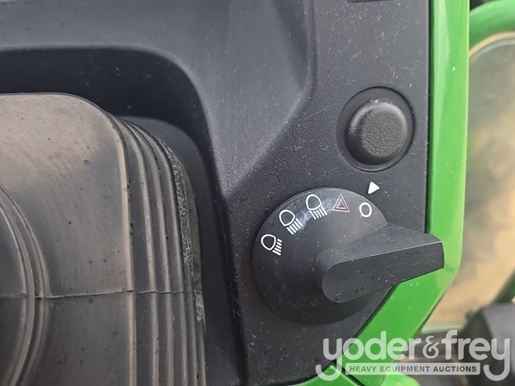 2020-john-deere-5075e-image-57