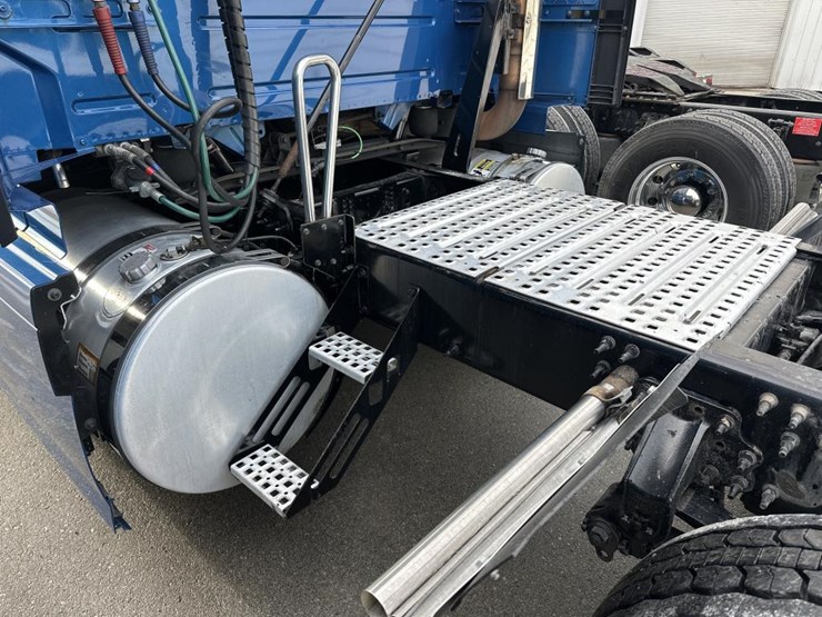 2020-volvo-10-image-13