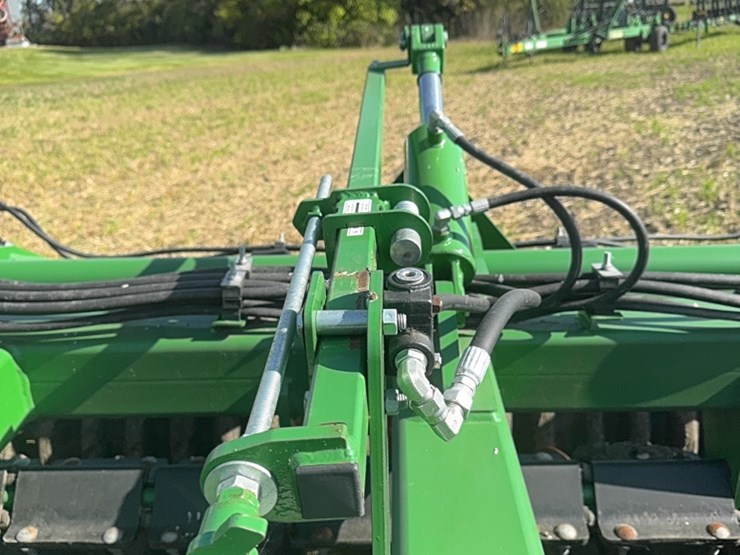 2023-john-deere-h-image-24