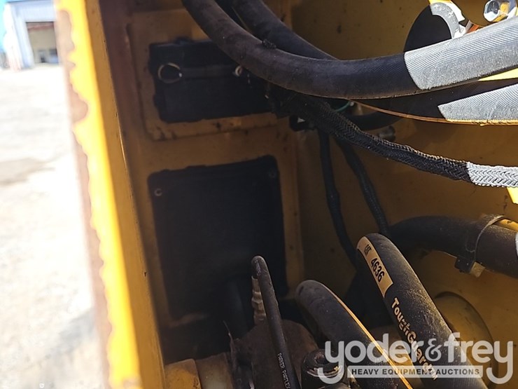 2021-caterpillar-226d3-image-25