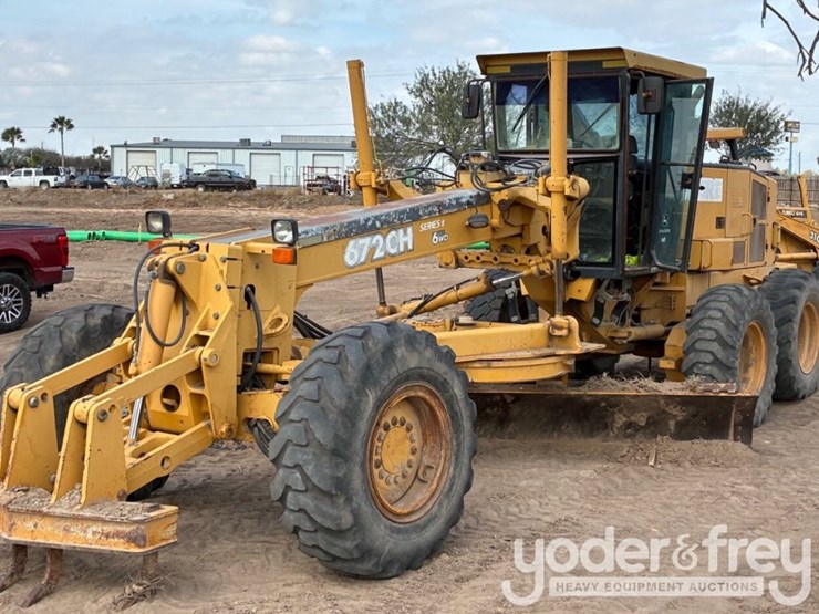 2004-john-deere-672-image-1