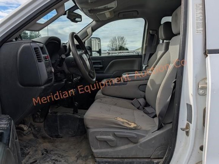 2017-chevrolet-silverado-3500-image-12