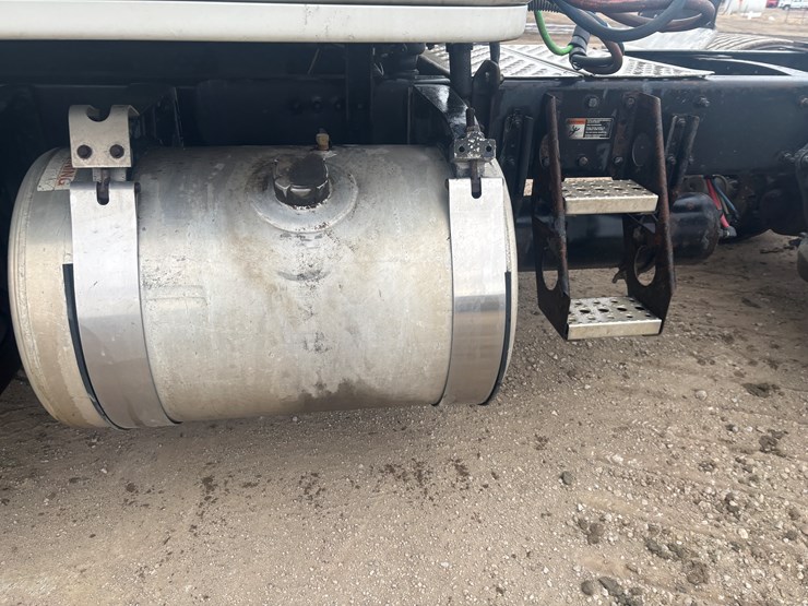 2016-freightliner-cascadia-113-image-50