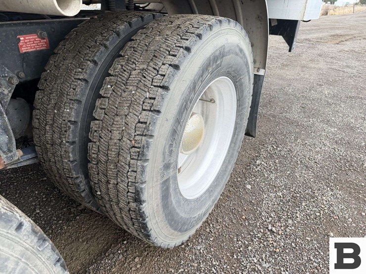 1993-freightliner-fld112-image-18