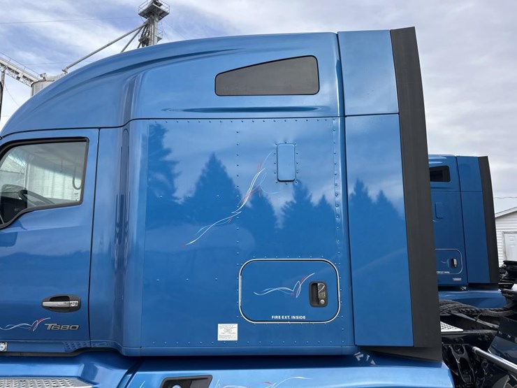 2022-kenworth-t680-image-12
