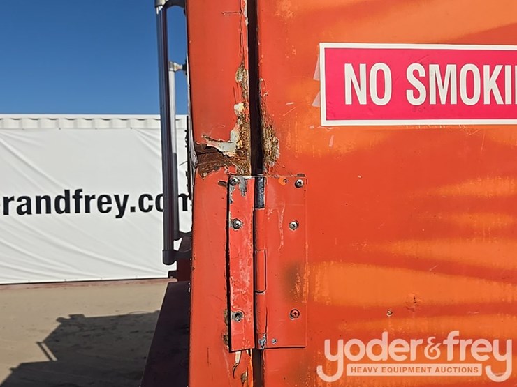 2009-peterbilt-335-image-77