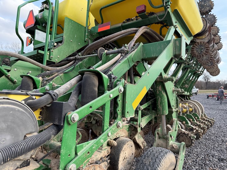 john-deere-1790-image-17