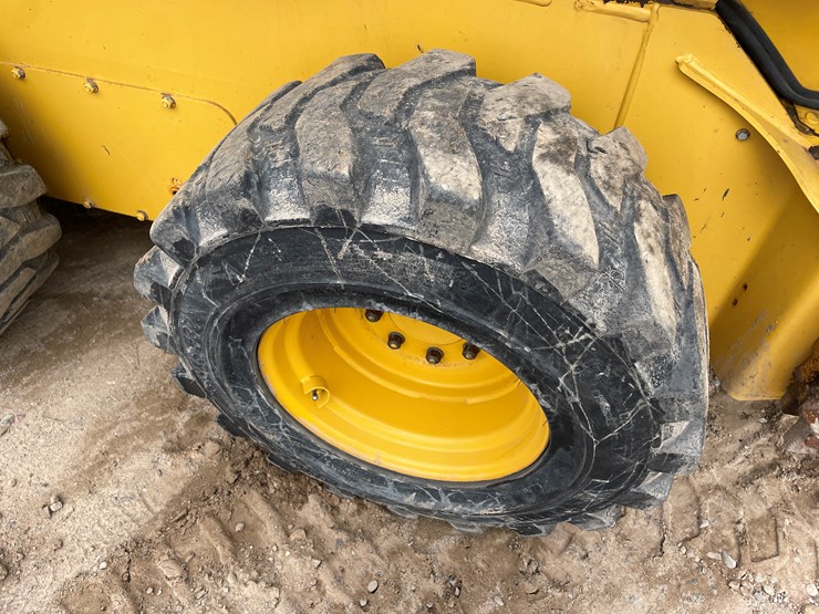 2019-john-deere-332-image-21