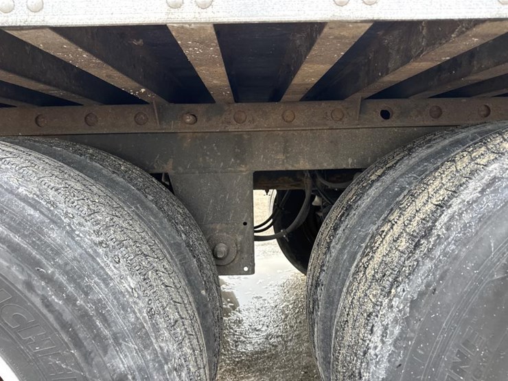 2015-utility-53'-image-12