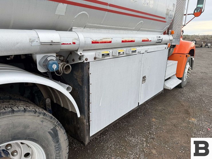 1993-freightliner-fld112-image-28