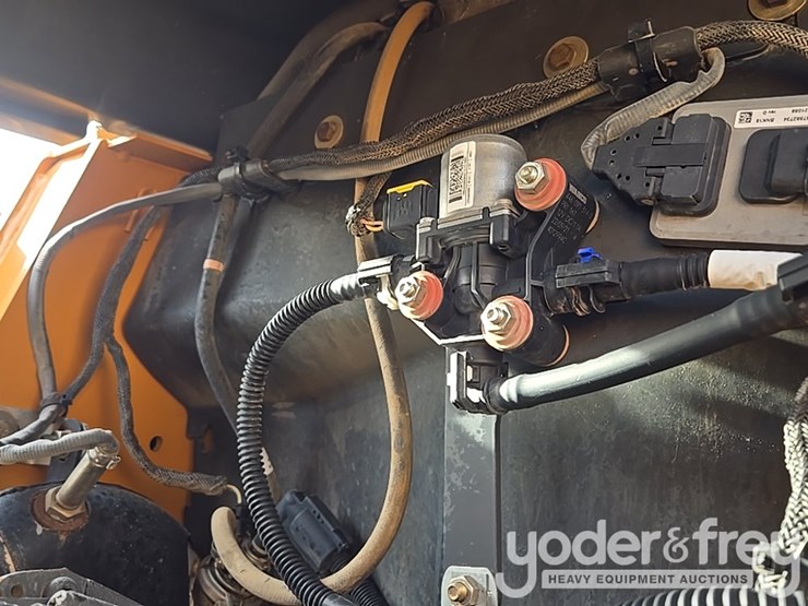 2022-case-590sn-image-57