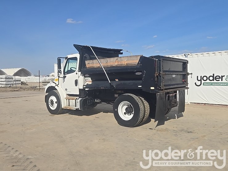 2020-freightliner-m2-106-image-3