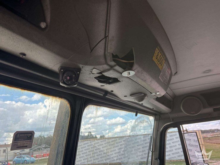 2017-peterbilt-320-image-18