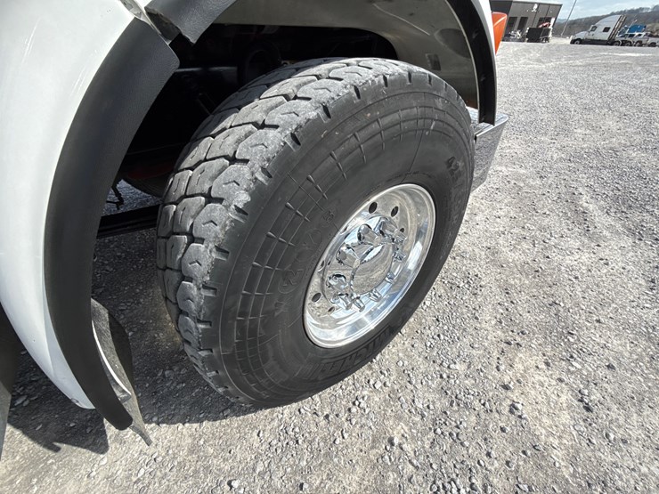 2008-peterbilt-367-image-14