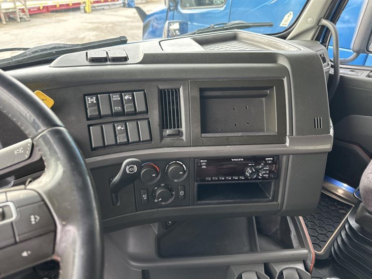 2020-volvo-10-image-45