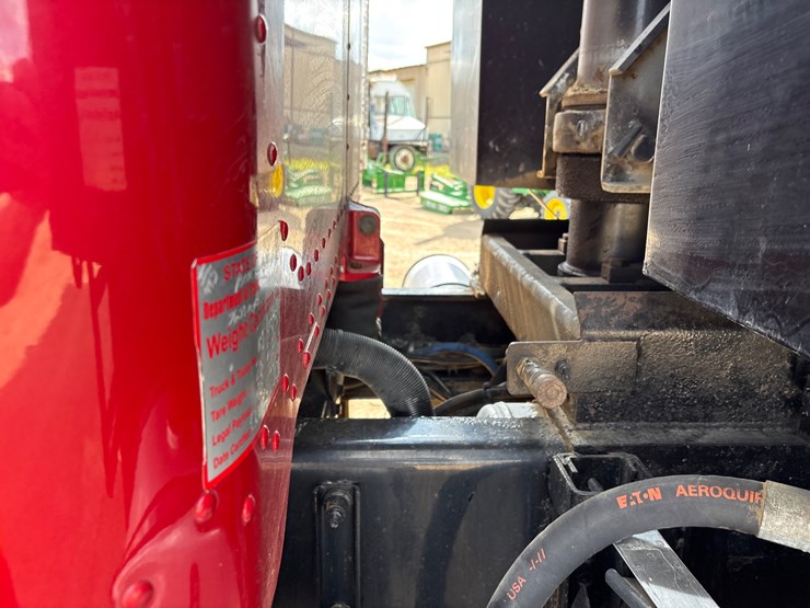 2008-peterbilt-365-image-20