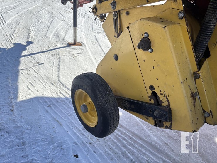 2007-new-holland-br750a-image-9