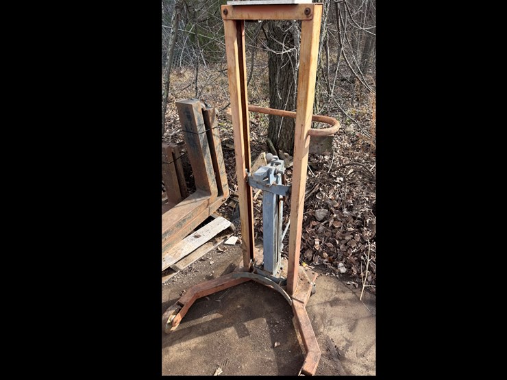 #7-•-barrel-handler-image-1