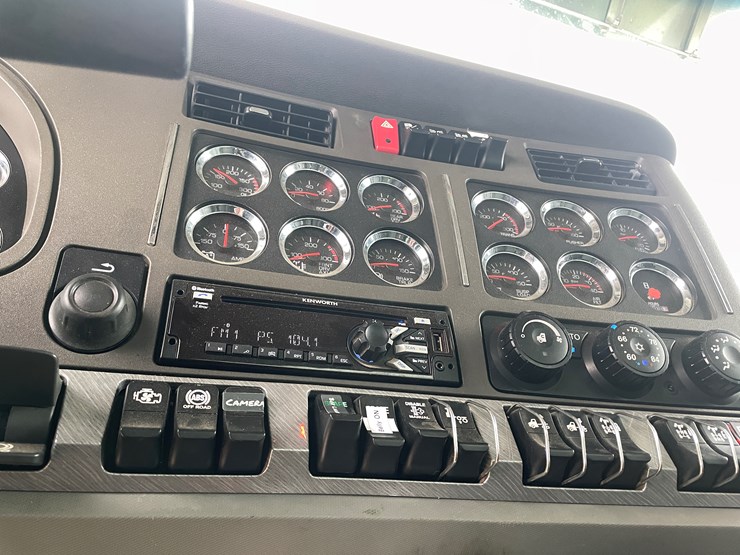 2019-kenworth-t880-image-77