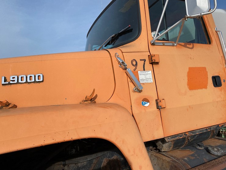 1991-ford-l9000-image-17