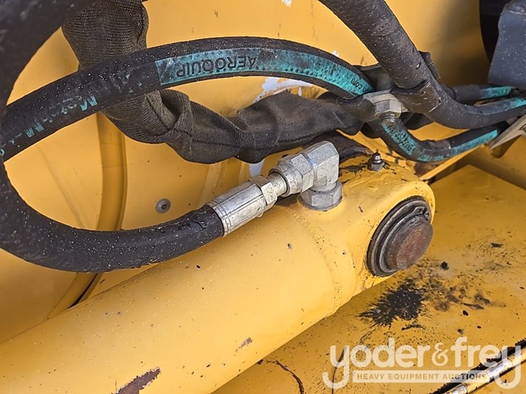 2010-deere-310sj-image-37