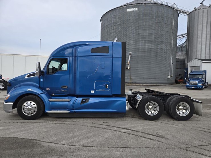 2022-kenworth-t680-image-2