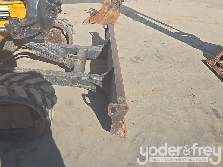 2020-deere-35g-image-36