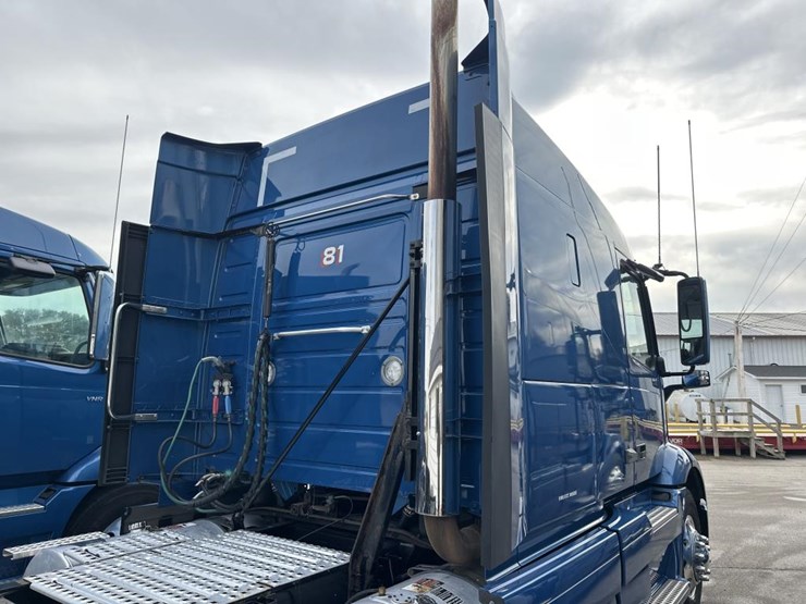 2019-volvo-10-image-18