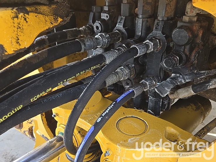 2018-deere-310sl-image-60