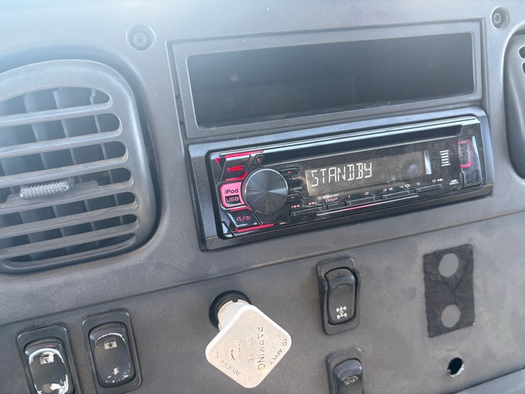 #2294-•-2013-freightliner-m2-flatbed-truck-image-37