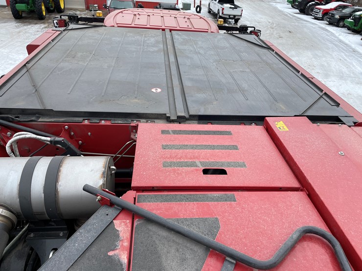 2017-case-ih-7240-image-34