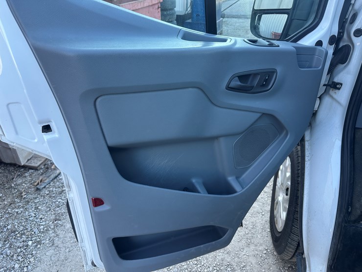 2017-ford-transit-image-39