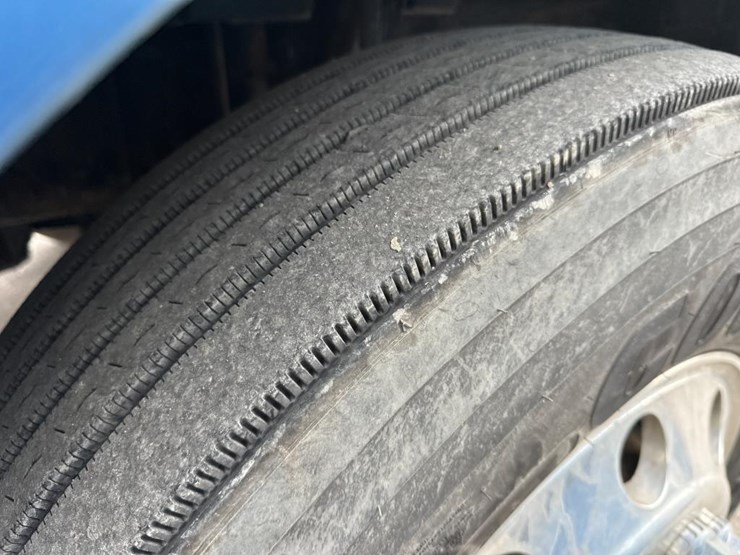 2003-volvo-10-image-65