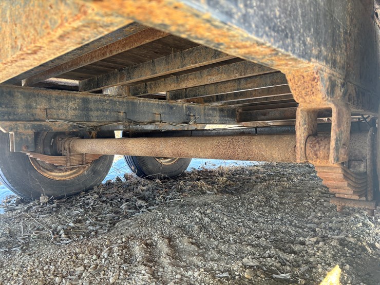 #2272-•-b-&-b-26'-equipment-trailer-image-29